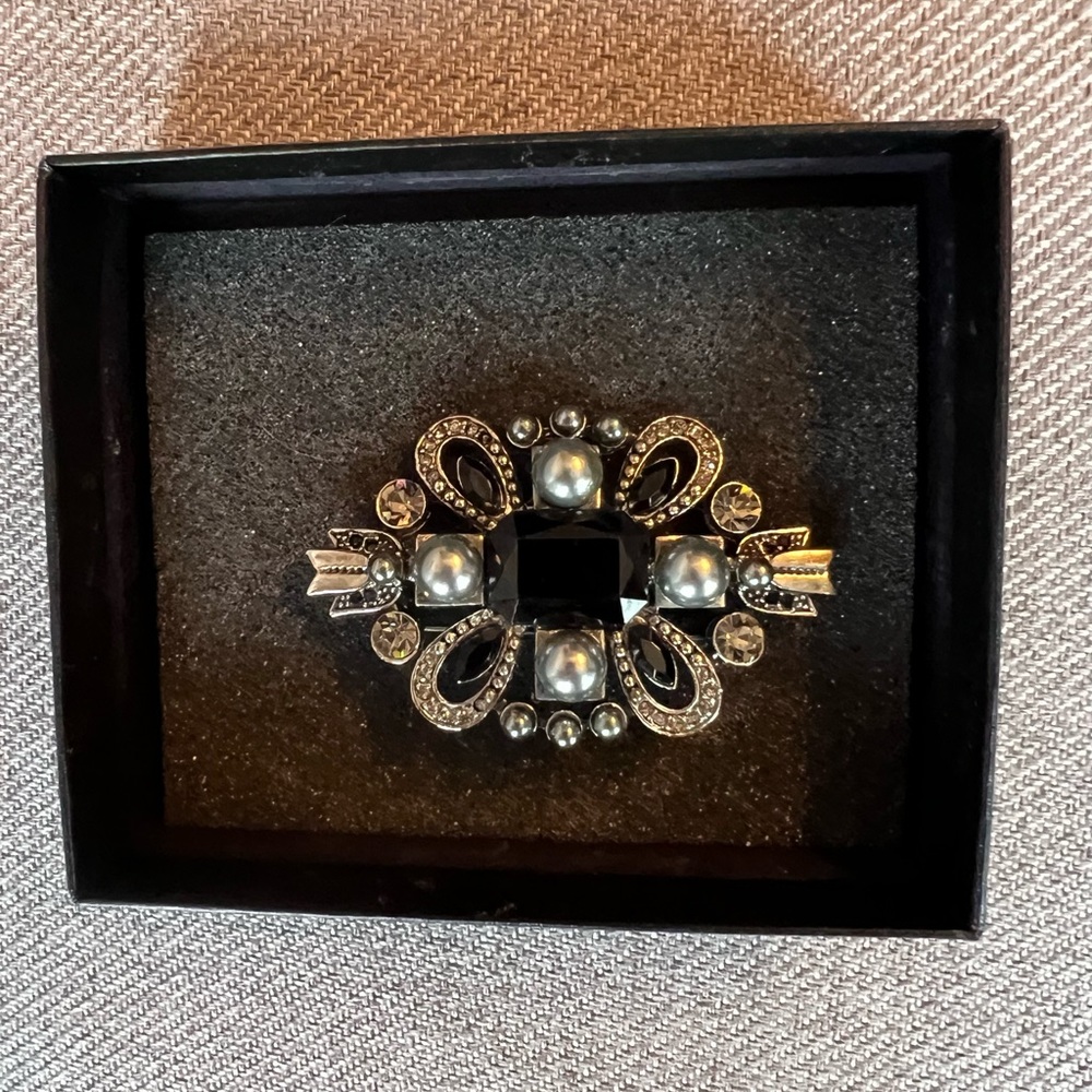Brooch